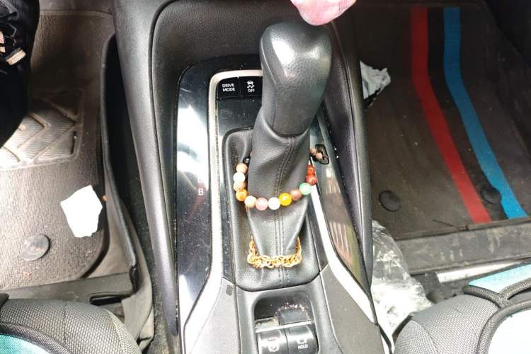 Used Toyota Levin 2019 Dual-Engine 1.8H E-CVT Entry-Level Model China VI Standard Gear Lever