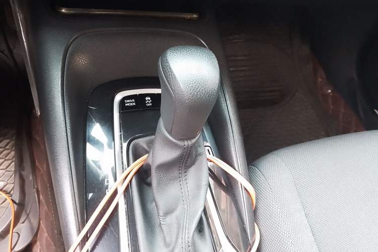 Used Toyota Levin 2019 Dual-Engine 1.8H E-CVT Entry-Level Model China VI Standard Gear Lever