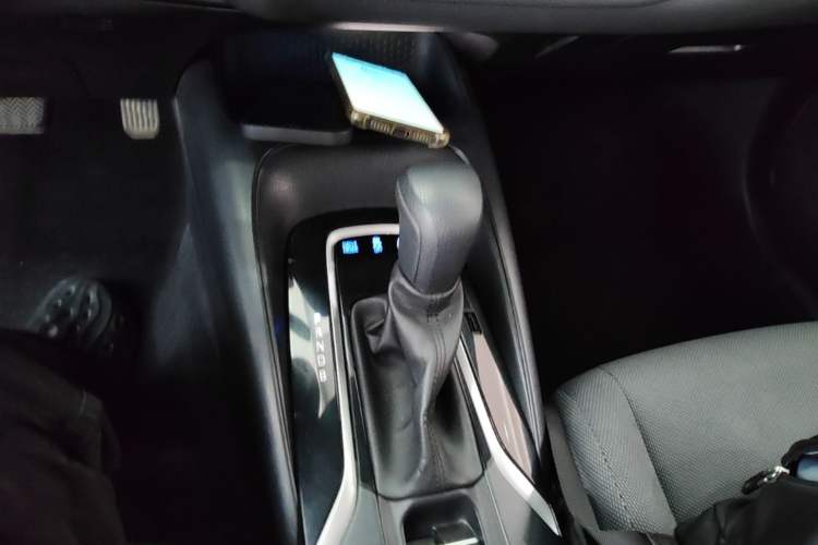 Used Toyota Levin 2019 Dual-Engine 1.8H E-CVT Luxury Edition China VI Standard Gear Lever