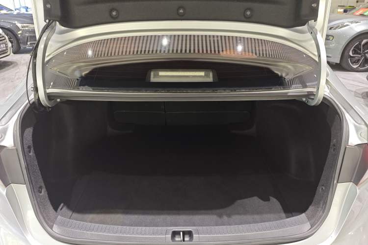 Used Toyota Levin 2019 185T CVT Luxury Edition China VI Standard Interior 12