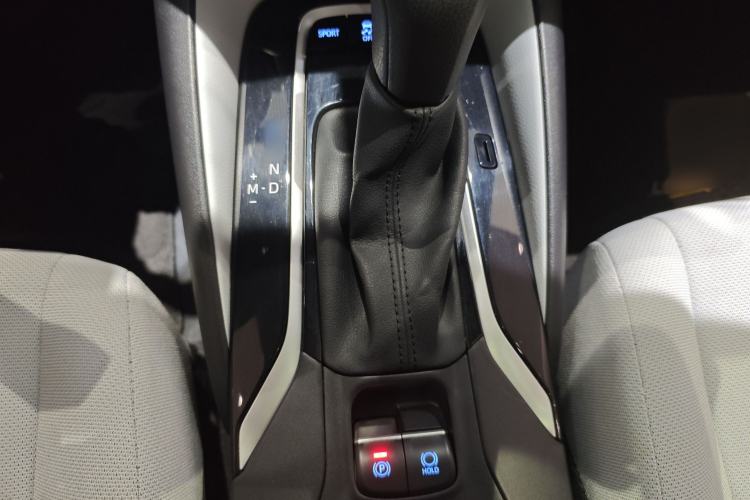 Used Toyota Levin 2019 185T CVT Luxury Edition China VI Standard Interior 4