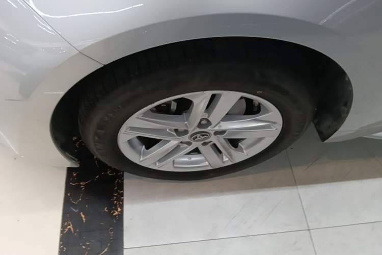 Used Toyota Levin 2019 185T CVT Luxury Edition China VI Standard Left Front Wheel Hub