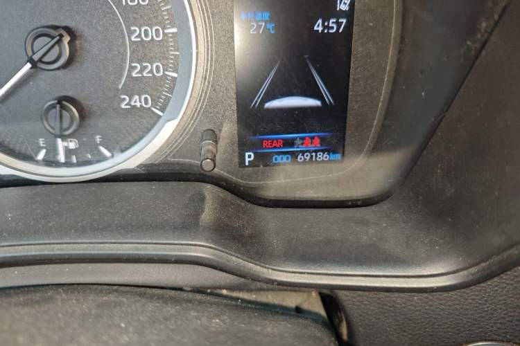 Used Toyota Levin 2019 185T CVT Luxury Edition China VI Standard Odometer Close Up