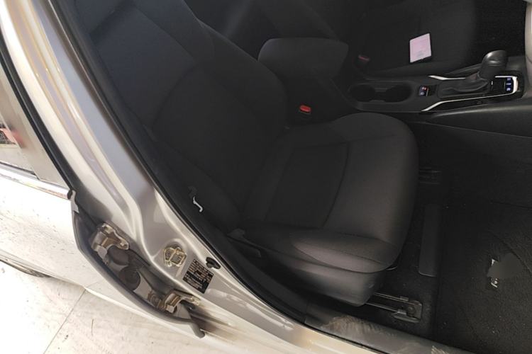 Used Toyota Levin 2019 Dual-Engine 1.8H E-CVT Luxury Edition China VI Standard Right Front Seat