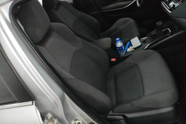 Used Toyota Levin 2019 Dual-Engine 1.8H E-CVT Luxury Edition China VI Standard Right Front Seat