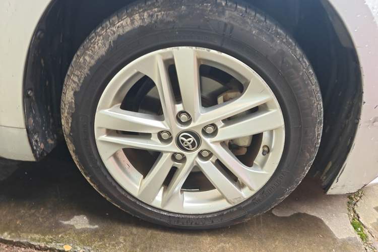 Used Toyota Levin 2019 Dual-Engine 1.8H E-CVT Entry-Level Model China V Standard Right Front Wheel Hub