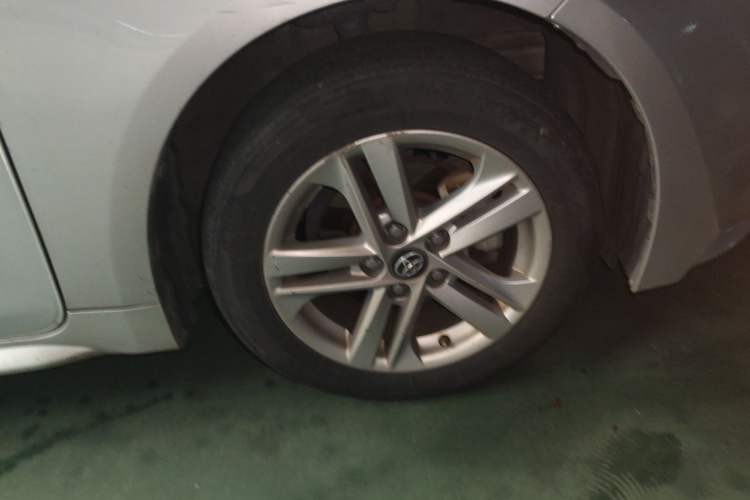 Used Toyota Levin 2019 Dual-Engine 1.8H E-CVT Luxury Edition China V Standard Right Front Wheel Hub