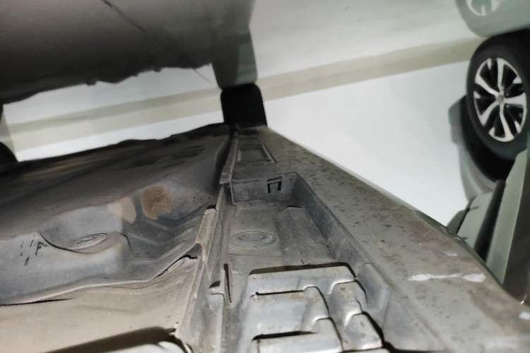 Used Toyota Levin 2019 Dual-Engine 1.8H E-CVT Luxury Edition China VI Standard Right Side Sill