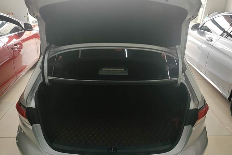 Used Toyota Levin 2019 Dual-Engine 1.8H E-CVT Sport Edition China VI Standard Trunk