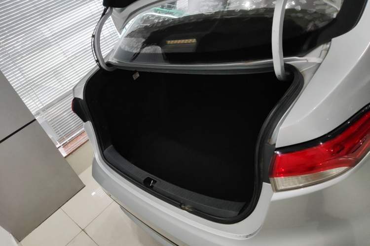 Used Toyota Levin 2019 Dual-Engine 1.8H E-CVT Luxury Edition China VI Standard Trunk