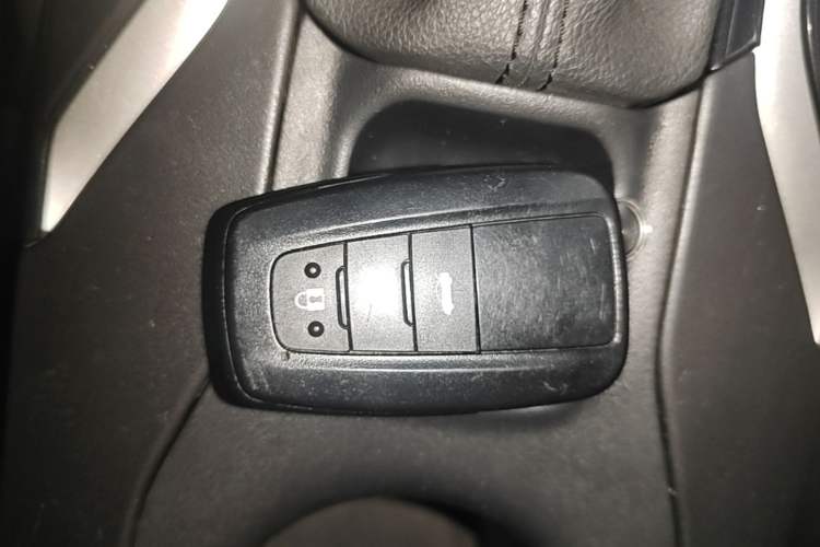 Used Toyota Levin 2019 Dual-Engine 1.8H E-CVT Sport Edition China VI Standard Vehicle Key