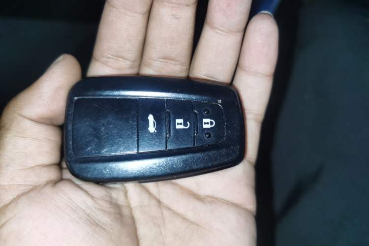 Used Toyota Levin 2019 Dual-Engine 1.8H E-CVT Luxury Edition China VI Standard Vehicle Key