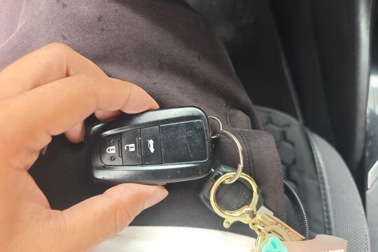 Used Toyota Levin 2019 Dual-Engine 1.8H E-CVT Entry-Level Model China V Standard Vehicle Key