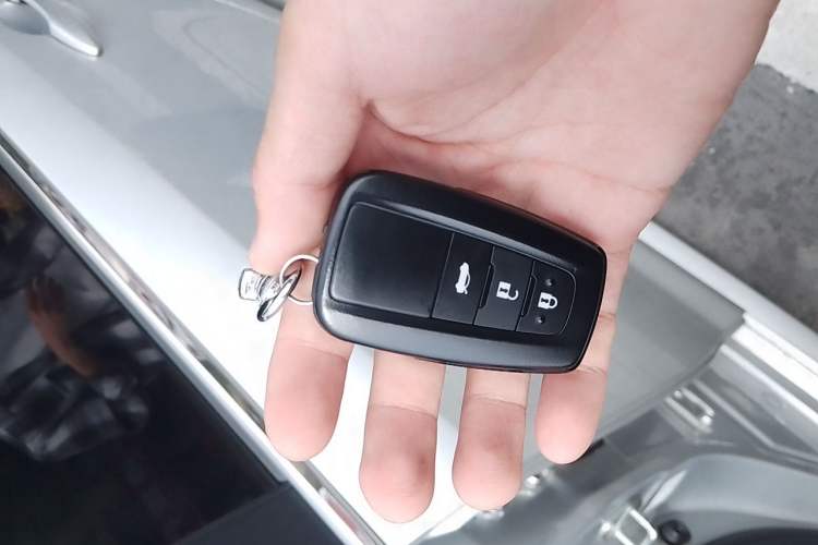 Used Toyota Levin 2019 Dual-Engine 1.8H E-CVT Entry-Level Model China VI Standard Vehicle Key