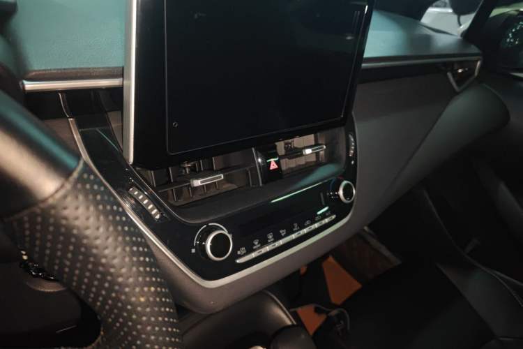 Used Toyota Levin 2019 185T CVT Luxury Edition China VI Standard Audio And AC Panel