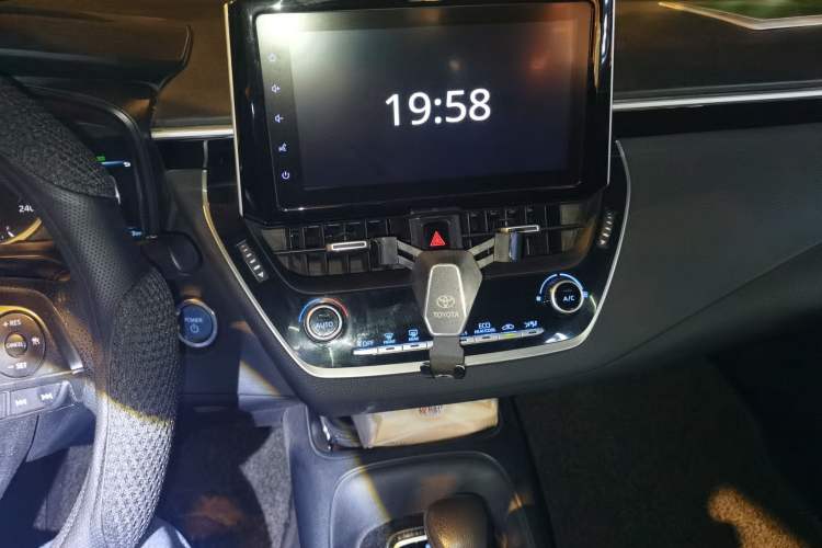 Used Toyota Levin 2019 Dual-Engine 1.8H E-CVT Luxury Edition China VI Standard Audio And AC Panel