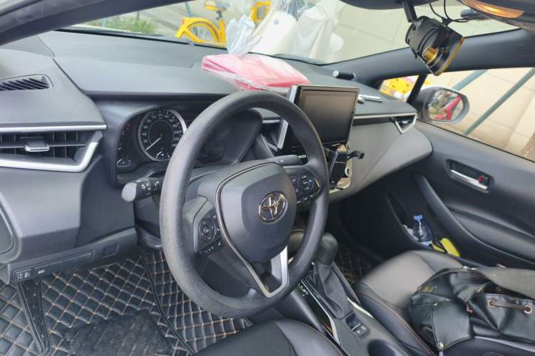 Used Toyota Levin 2019 185T CVT Luxury Edition China VI Standard Center Console