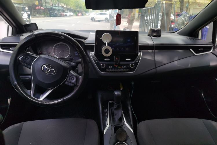 Used Toyota Levin 2019 Dual-Engine 1.8H E-CVT Luxury Edition China VI Standard Center Console
