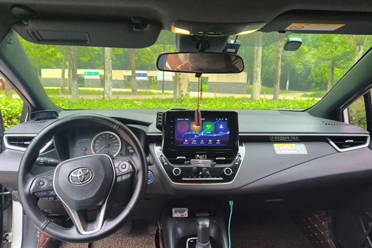 Used Toyota Levin 2019 Dual-Engine 1.8H E-CVT Luxury Edition China VI Standard Center Console