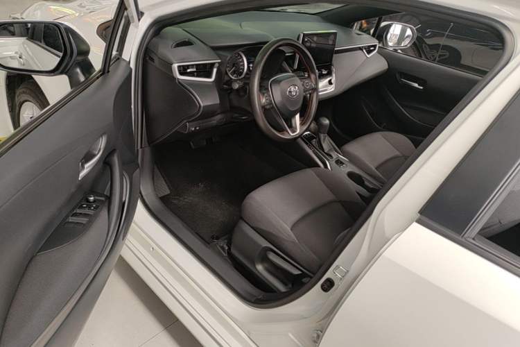 Used Toyota Levin 2019 185T CVT Luxury Edition China VI Standard Driver Seat