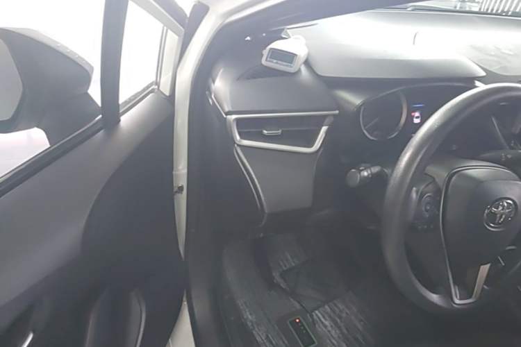 Used Toyota Levin 2019 185T CVT Luxury Edition China VI Standard Driver Seat