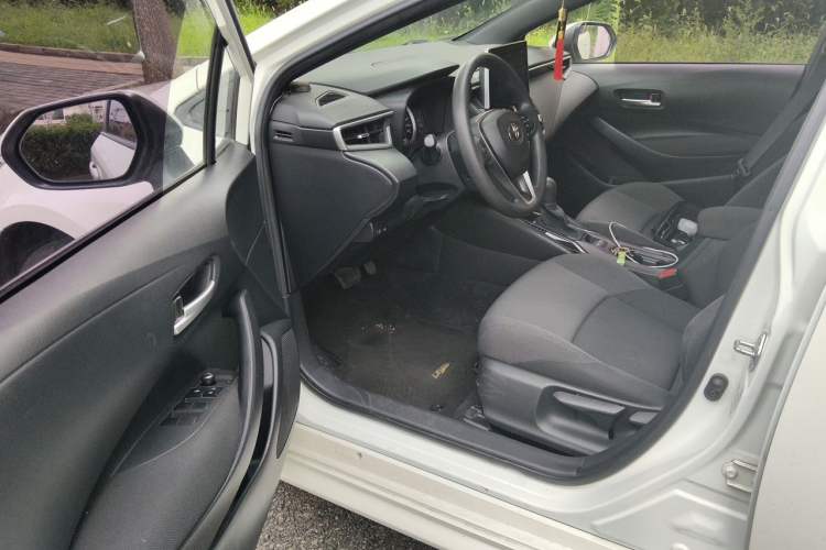 Used Toyota Levin 2019 185T CVT Luxury Edition China VI Standard Driver Seat