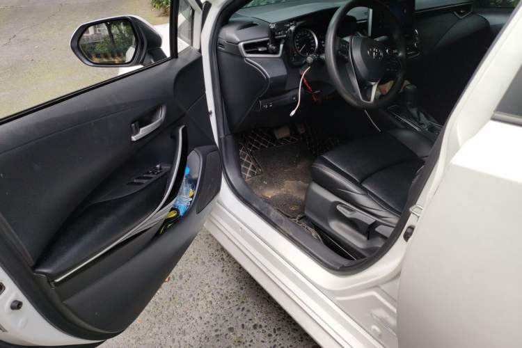 Used Toyota Levin 2019 Dual-Engine 1.8H E-CVT Luxury Edition China VI Standard Driver Seat