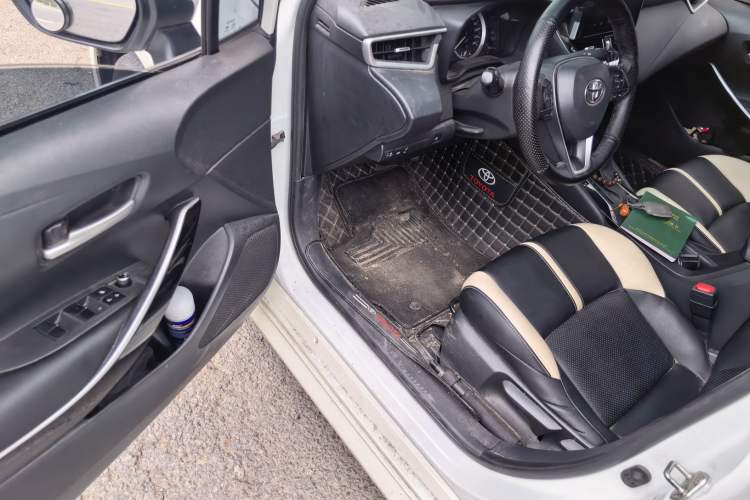 Used Toyota Levin 2019 Dual-Engine 1.8H E-CVT Luxury Edition China VI Standard Driver Seat