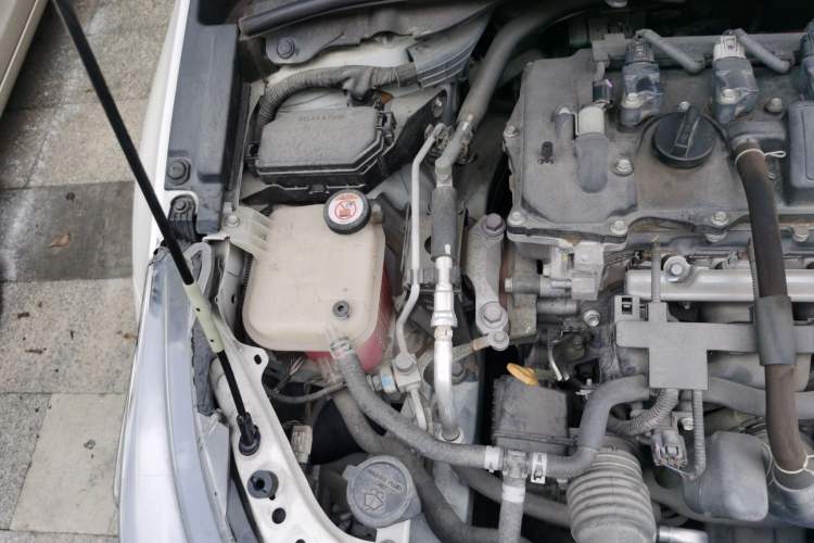 Used Toyota Levin 2019 Dual-Engine 1.8H E-CVT Luxury Edition China VI Standard Engine Bay Right