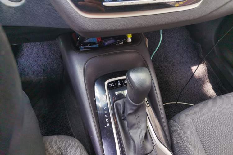 Used Toyota Levin 2019 Dual-Engine 1.8H E-CVT Luxury Edition China VI Standard Gear Lever