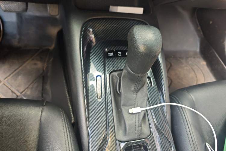 Used Toyota Levin 2019 Dual-Engine 1.8H E-CVT Entry-Level Model China V Standard Gear Lever
