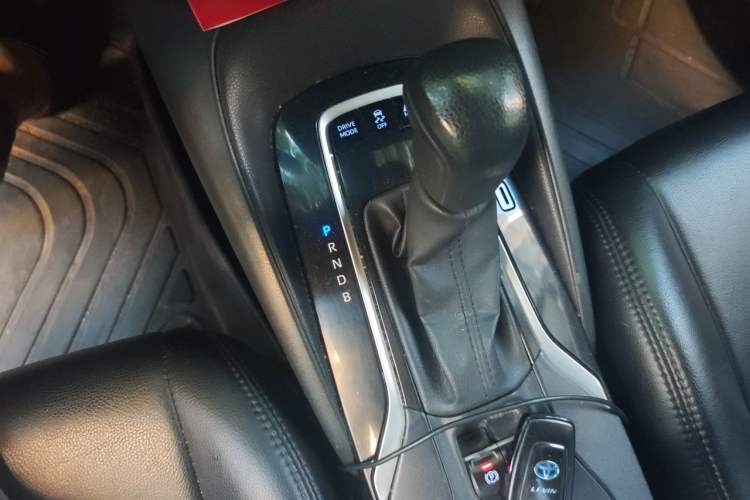 Used Toyota Levin 2019 Dual-Engine 1.8H E-CVT Luxury Edition China VI Standard Gear Lever