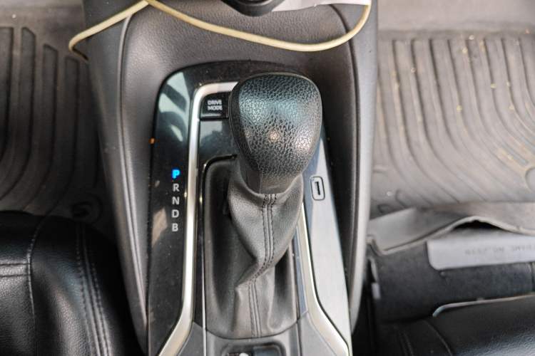 Used Toyota Levin 2019 Dual-Engine 1.8H E-CVT Luxury Edition China VI Standard Gear Lever