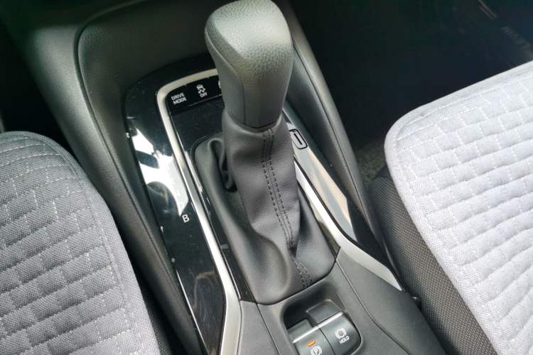 Used Toyota Levin 2019 Dual-Engine 1.8H E-CVT Luxury Edition China VI Standard Gear Lever