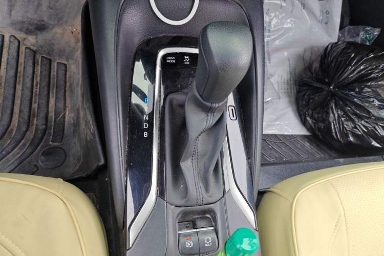 Used Toyota Levin 2019 Dual-Engine 1.8H E-CVT Luxury Edition China VI Standard Gear Lever