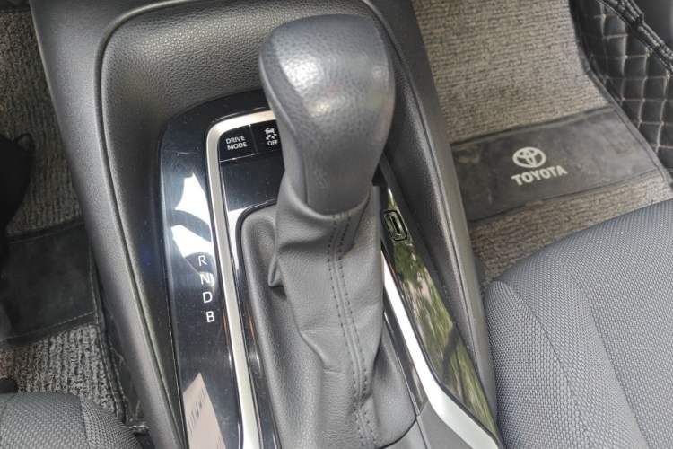 Used Toyota Levin 2019 Dual-Engine 1.8H E-CVT Luxury Edition China VI Standard Gear Lever