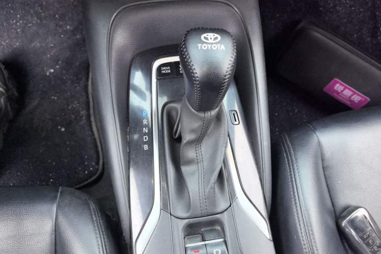 Used Toyota Levin 2019 Dual-Engine 1.8H E-CVT Luxury Edition China VI Standard Gear Lever