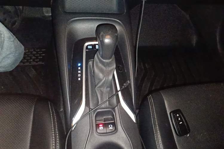 Used Toyota Levin 2019 Dual-Engine 1.8H E-CVT Luxury Edition China VI Standard Gear Lever