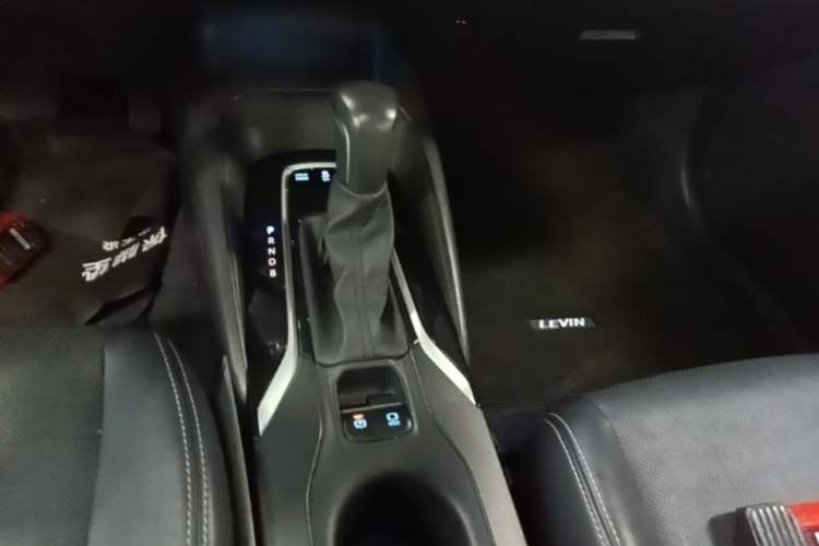 Used Toyota Levin 2019 Dual-Engine 1.8H E-CVT Luxury Edition China VI Standard Gear Lever