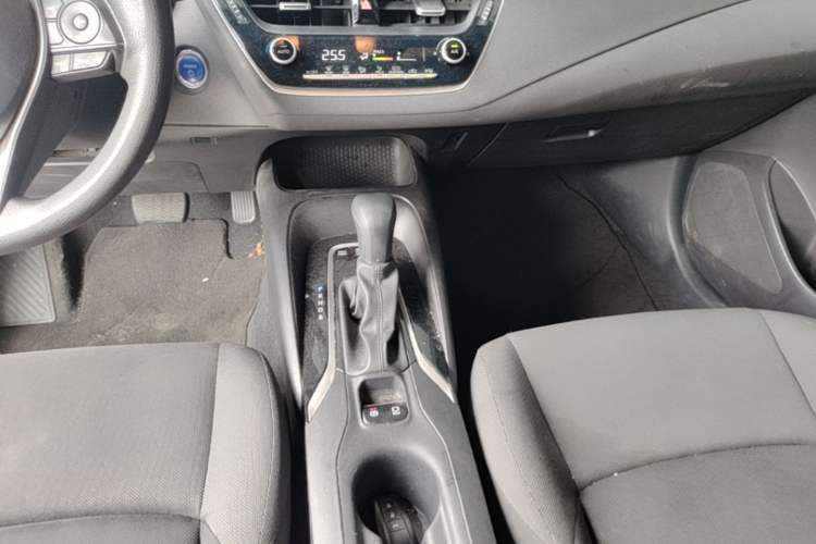 Used Toyota Levin 2019 Dual-Engine 1.8H E-CVT Luxury Edition China VI Standard Gear Lever