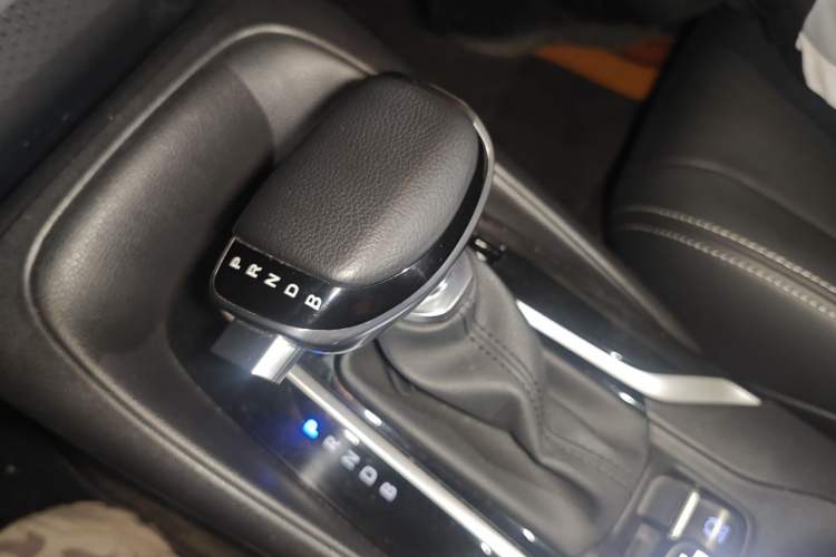 Used Toyota Levin 2019 Dual-Engine 1.8H E-CVT Luxury Edition China VI Standard Gear Lever