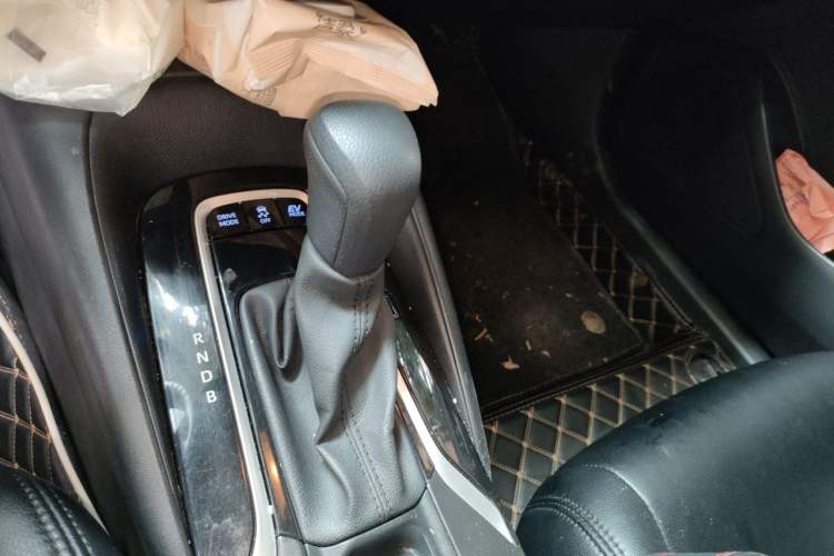 Used Toyota Levin 2019 Dual-Engine 1.8H E-CVT Luxury Edition China VI Standard Gear Lever