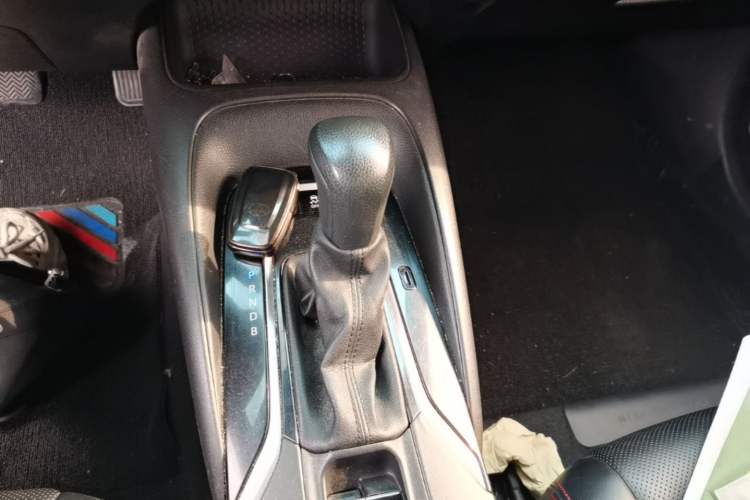 Used Toyota Levin 2019 Dual-Engine 1.8H E-CVT Luxury Edition China VI Standard Gear Lever