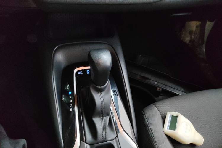 Used Toyota Levin 2019 Dual-Engine 1.8H E-CVT Luxury Edition China VI Standard Gear Lever