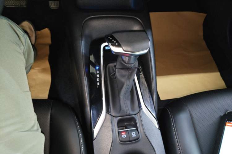 Used Toyota Levin 2019 Dual-Engine 1.8H E-CVT Sport Edition China VI Standard Gear Lever