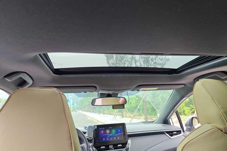 Used Toyota Levin 2019 Dual-Engine 1.8H E-CVT Luxury Edition China VI Standard Headliner
