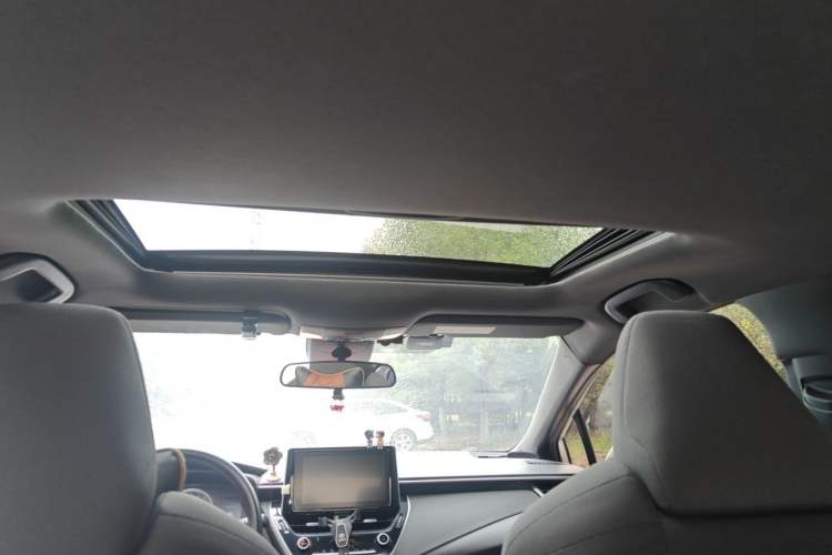 Used Toyota Levin 2019 Dual-Engine 1.8H E-CVT Luxury Edition China VI Standard Headliner