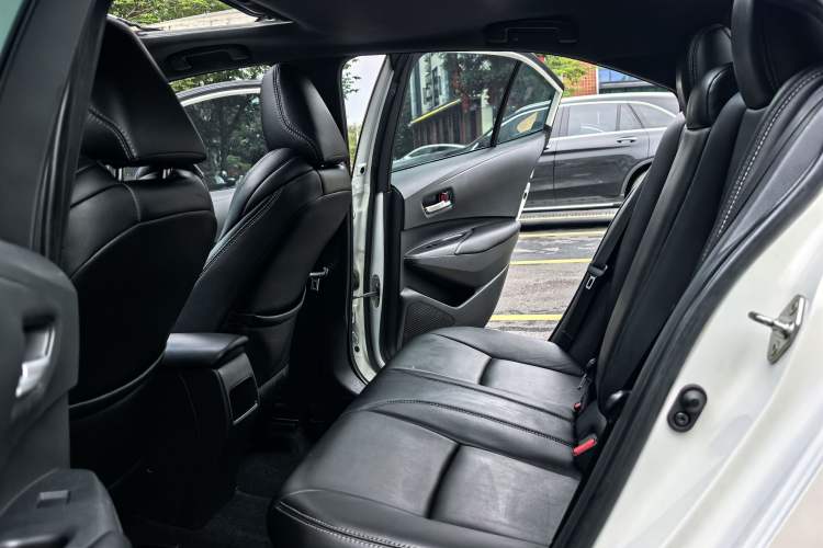 Used Toyota Levin 2019 Dual-Engine 1.8H E-CVT Luxury Edition China VI Standard Interior 3