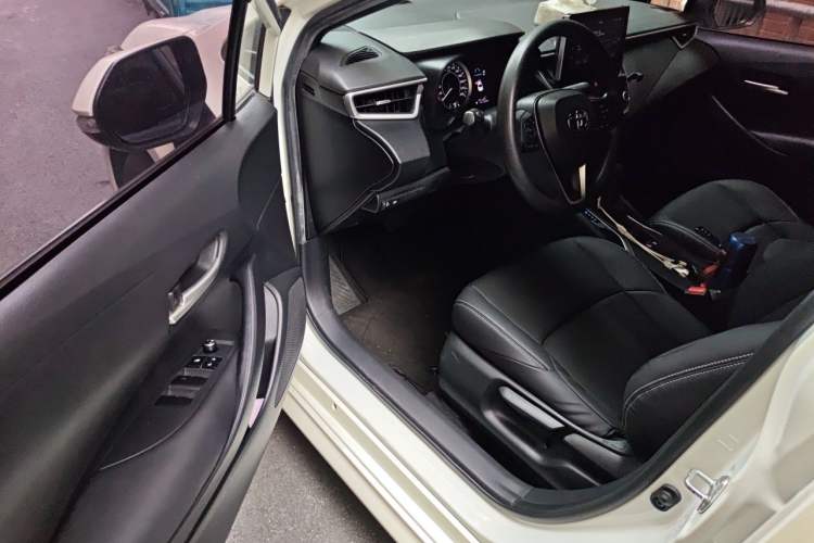 Used Toyota Levin 2019 185T CVT Luxury Edition China VI Standard Interior 3