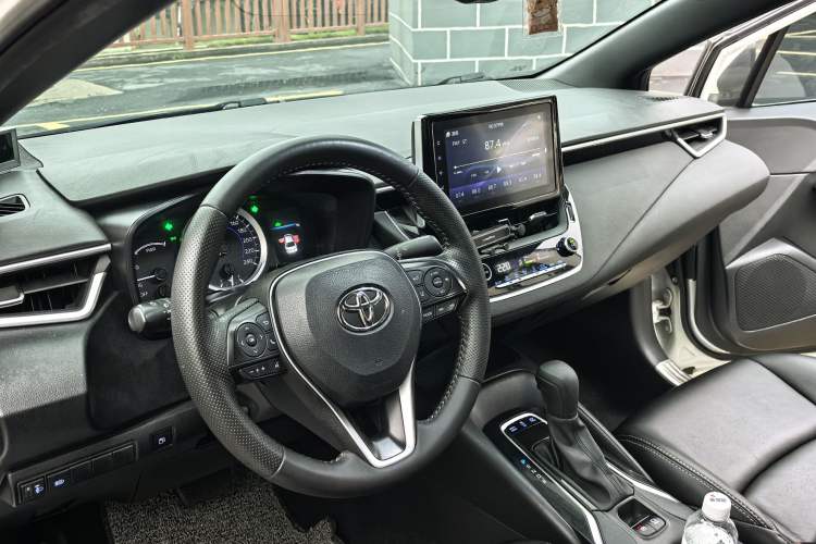 Used Toyota Levin 2019 Dual-Engine 1.8H E-CVT Luxury Edition China VI Standard Interior 7